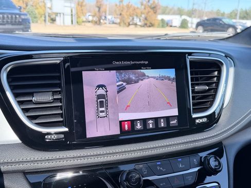 New 2026 Chrysler Pacifica Limited image 10