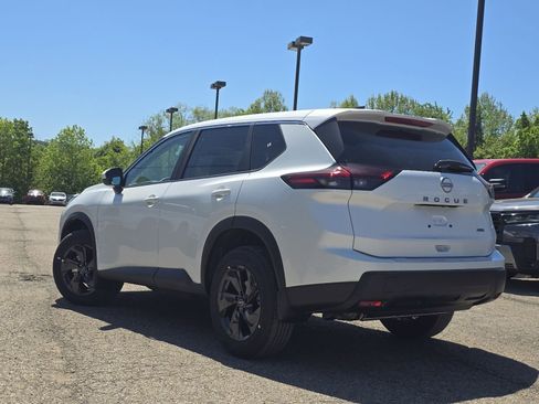 New 2026 Nissan Rogue SV w/ Cold Weather Package AWD/4WD image 9