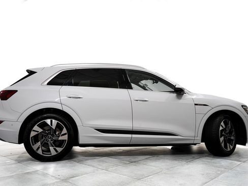 Used 2023 Audi e-tron Premium Plus w/ Premium Plus Package AWD/4WD image 7
