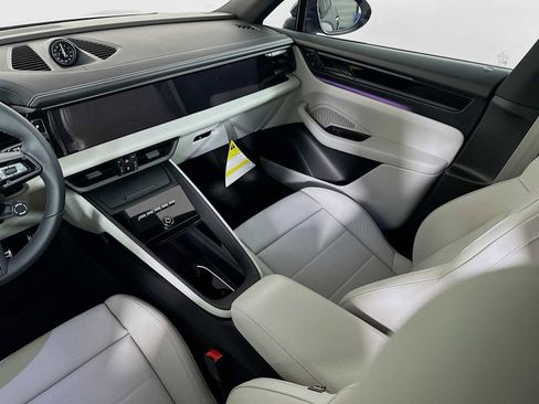 New 2026 Porsche Macan Electric image 26