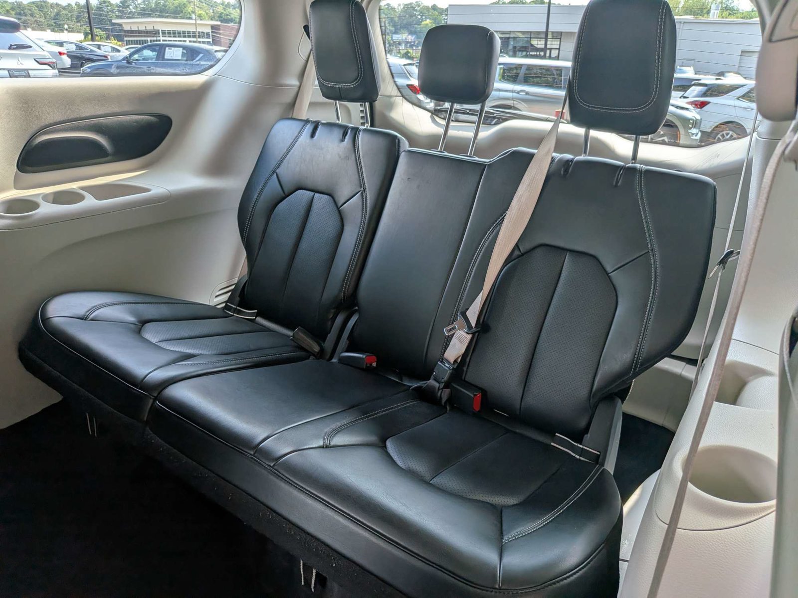 Used 2024 Chrysler Pacifica Touring-L FWD image 13