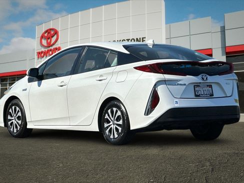Certified 2022 Toyota Prius Prime XLE FWD image 5