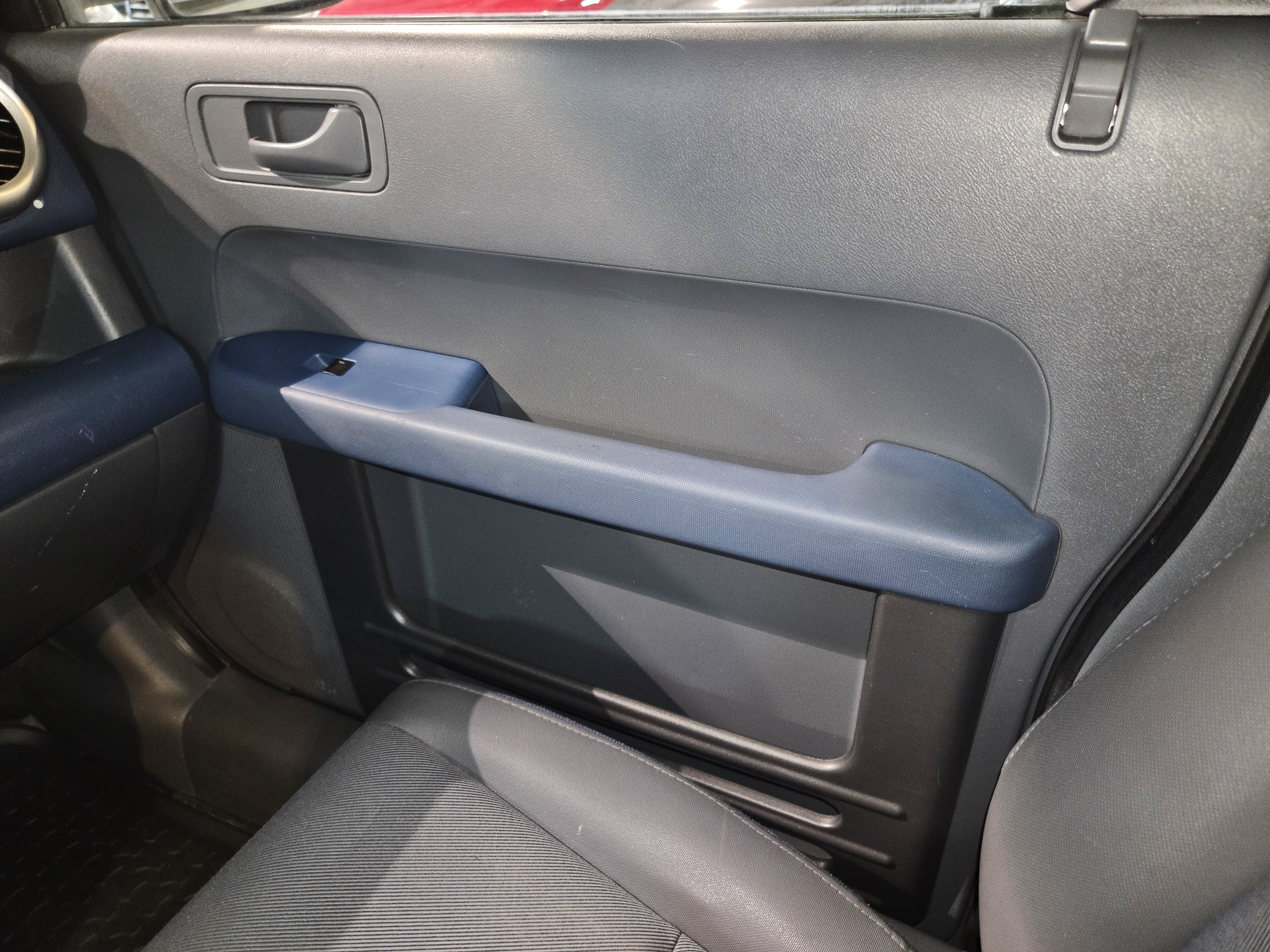 Used 2004 Honda Element EX image 33