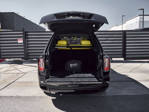 Used 2022 Rolls-Royce Cullinan Black Badge w/ Dark Exterior Package AWD/4WD image 18