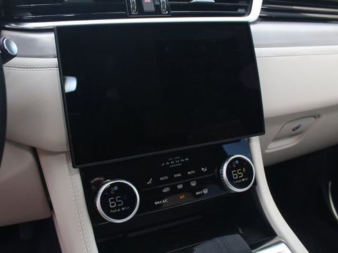 New 2025 Jaguar F-PACE R-Dynamic S image 16