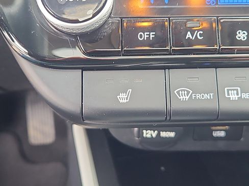 Used 2023 Hyundai Elantra Limited image 13