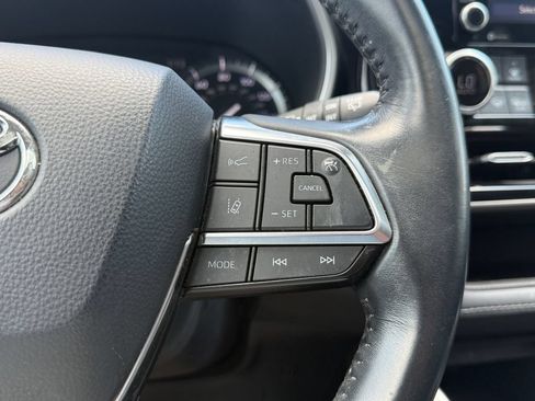 Used 2021 Toyota Highlander XLE AWD/4WD image 33