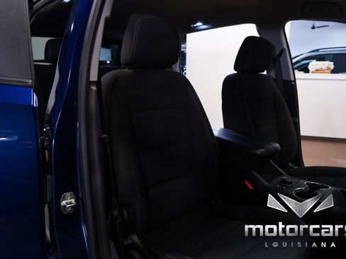 Used 2023 GMC Terrain SLE w/ Driver Convenience Package image 30