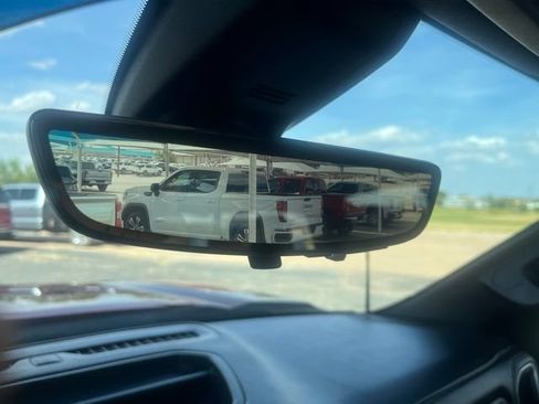 Used 2021 GMC Sierra 1500 AT4 w/ AT4 Value Package AWD/4WD image 18