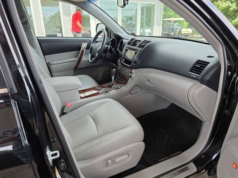 Used 2013 Toyota Highlander Limited AWD/4WD image 19