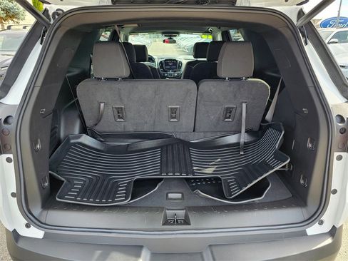 Used 2023 Chevrolet Traverse LT image 14