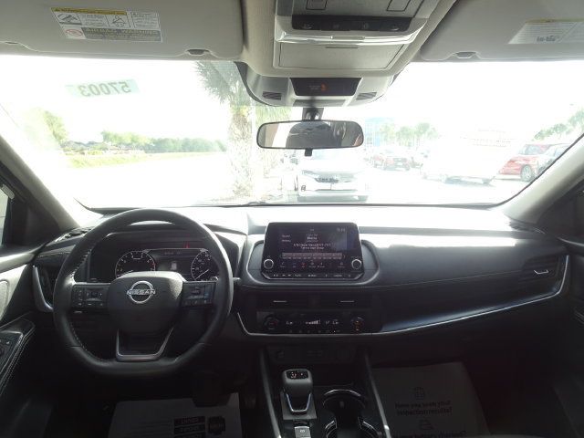 Used 2025 Nissan Rogue SV FWD image 11