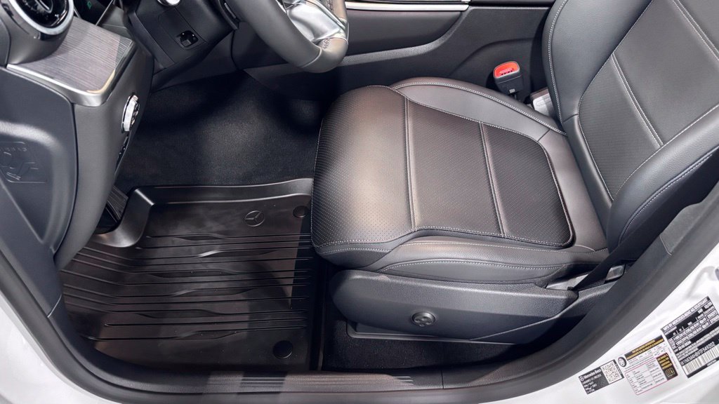 Certified 2025 Mercedes-Benz GLC 300 4MATIC image 11