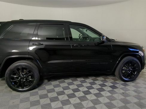 Used 2021 Jeep Grand Cherokee Laredo X image 4