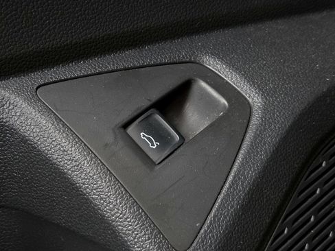 Used 2025 Volkswagen Jetta SE w/ Sunroof Package FWD image 26