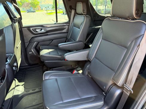Used 2021 GMC Yukon SLT w/ Rear Media and Nav Package AWD/4WD image 27