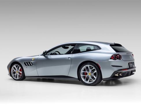 Used 2018 Ferrari GTC4Lusso T image 9