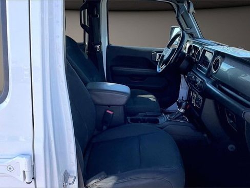 Used 2020 Jeep Wrangler Unlimited Sahara image 7