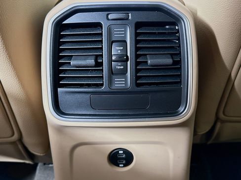 Certified 2023 Porsche Macan image 24