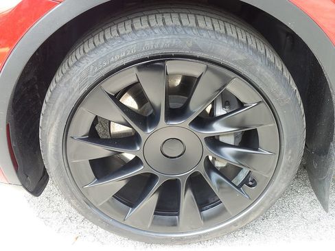 Used 2021 Tesla Model Y Long Range AWD/4WD image 21