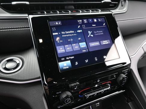 New 2025 Jeep Grand Cherokee L Laredo w/ Luxury Tech Group I image 36