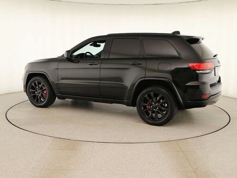 Used 2021 Jeep Grand Cherokee Laredo X RWD image 3
