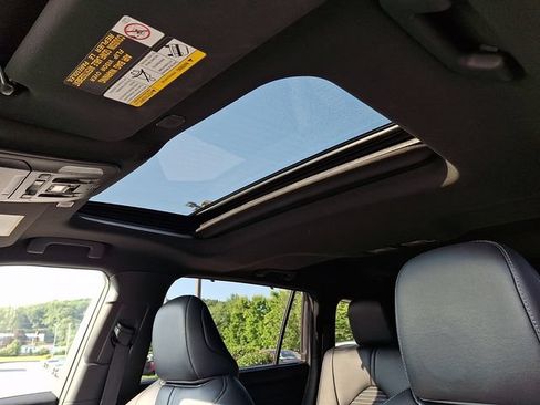 Used 2023 Toyota Highlander XSE AWD/4WD image 15