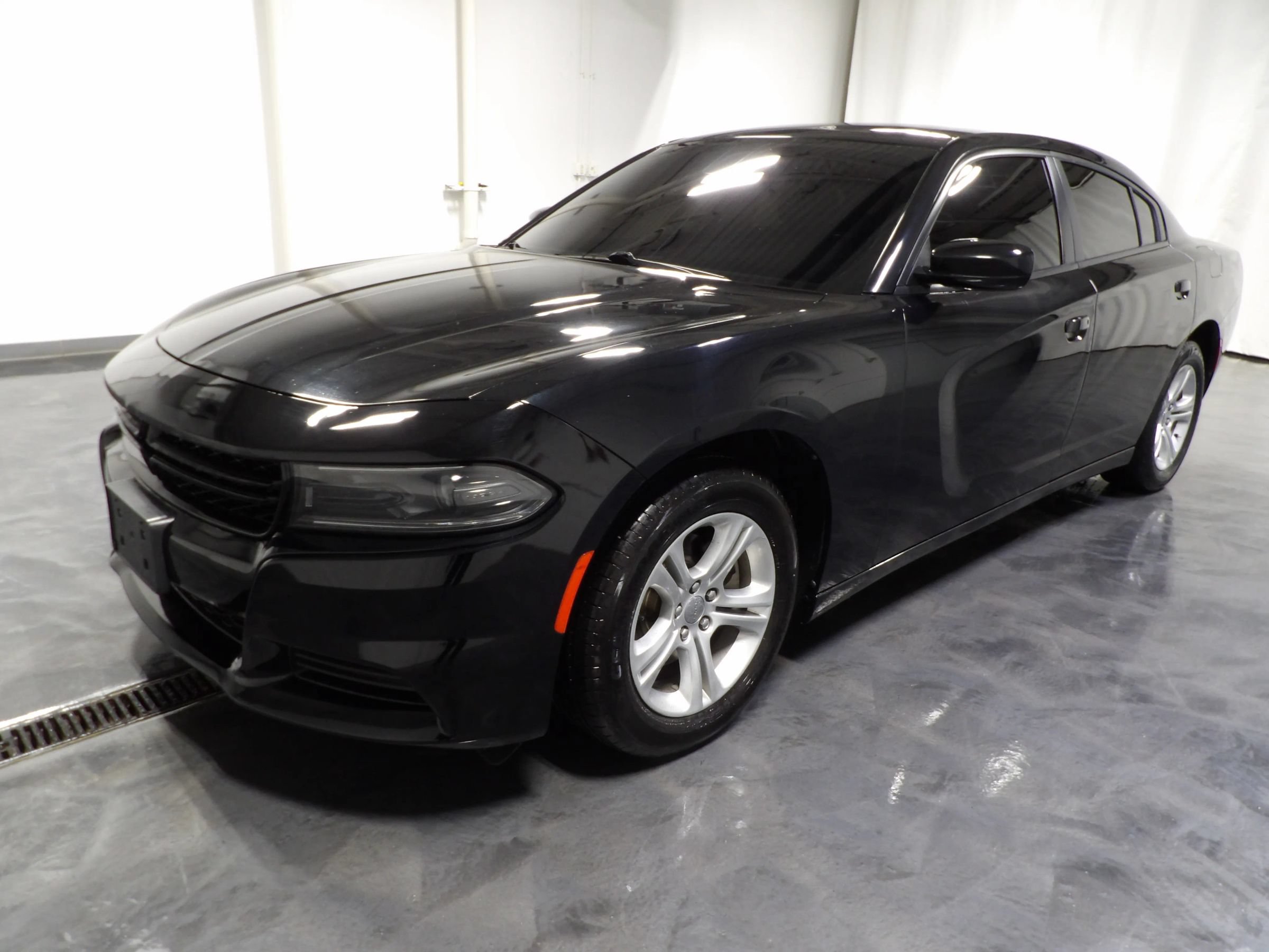 Used 2022 Dodge Charger SXT RWD image 3