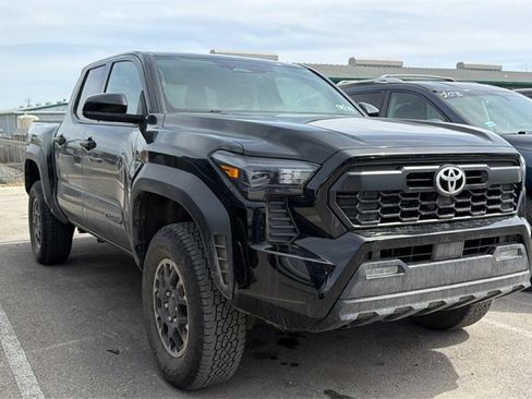 Used 2025 Toyota Tacoma TRD Off-Road image 3