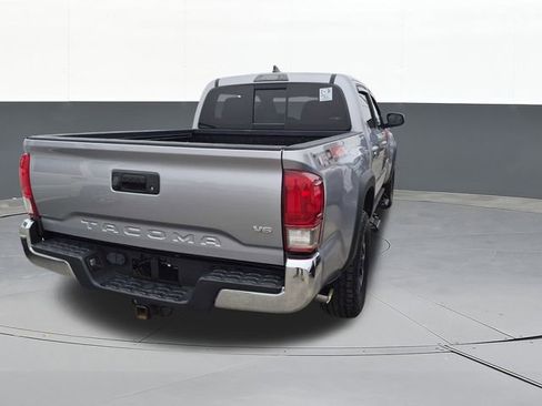 Used 2017 Toyota Tacoma TRD Off-Road image 5