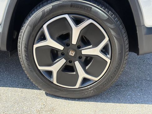 Used 2024 Rivian R1S Adventure AWD/4WD image 10