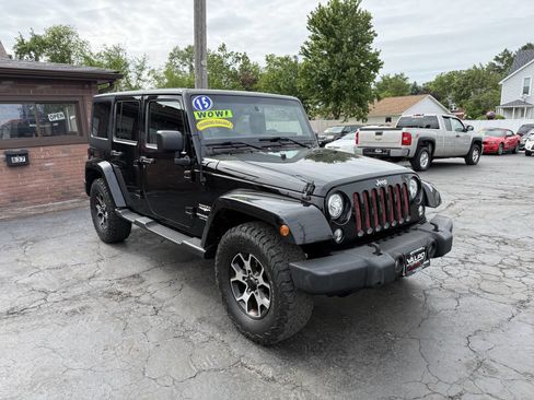 Used 2015 Jeep Wrangler Unlimited Sahara w/ Connectivity Group AWD/4WD image 4