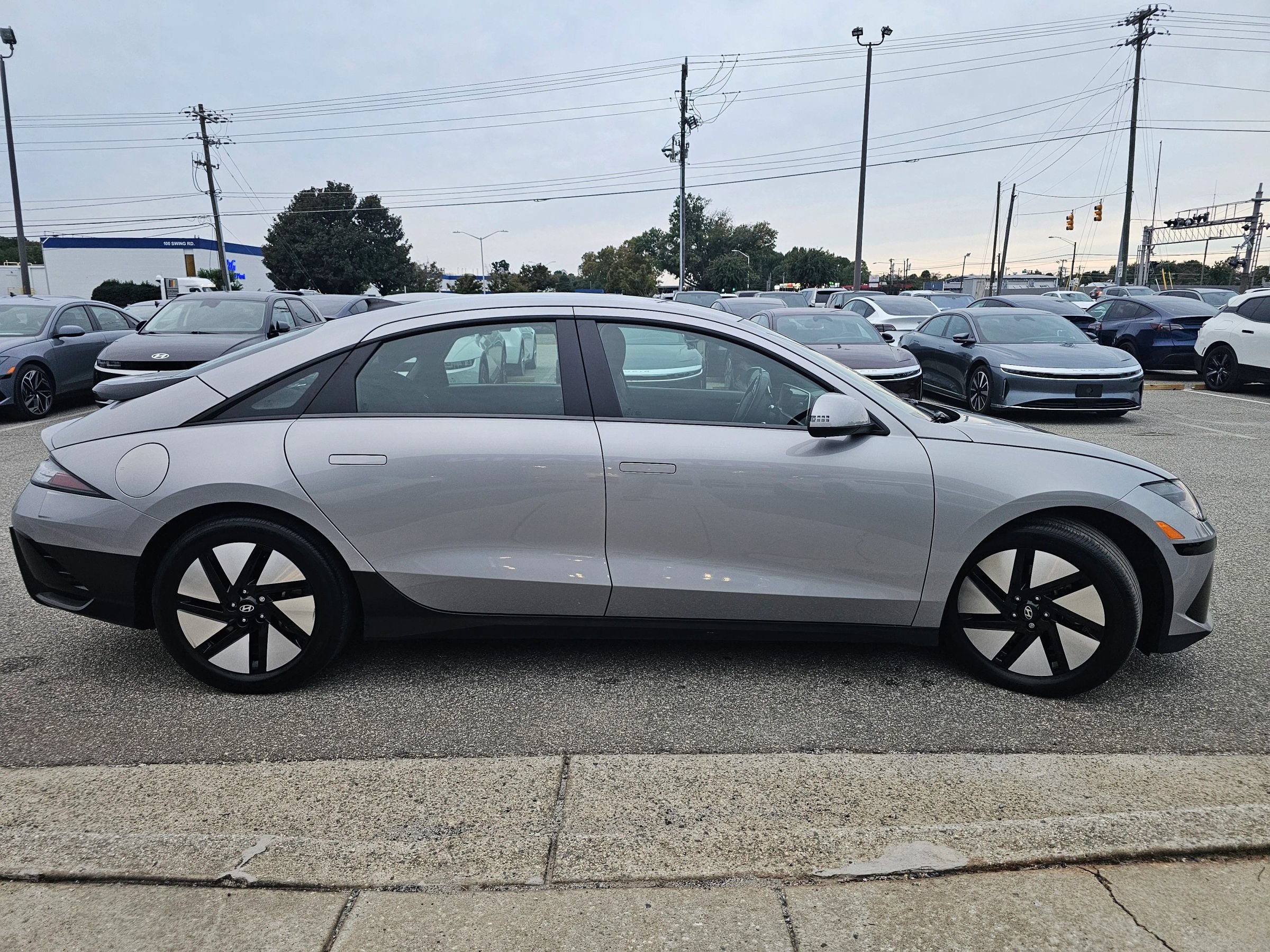 Used 2024 Hyundai Ioniq 6 SE RWD image 7
