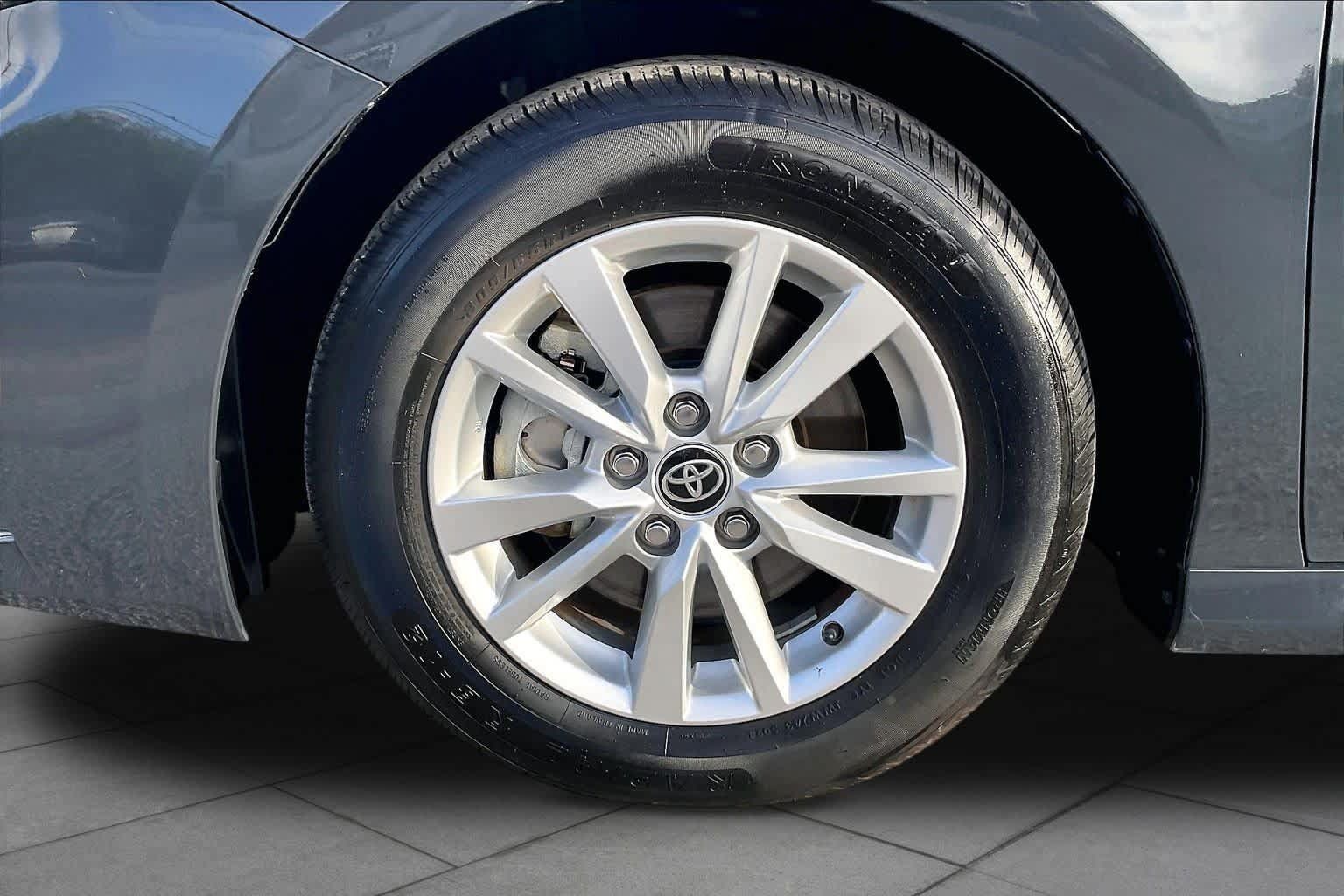 Used 2025 Toyota Camry LE FWD image 10