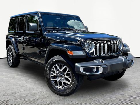 Used 2025 Jeep Wrangler Unlimited Sahara AWD/4WD image 3