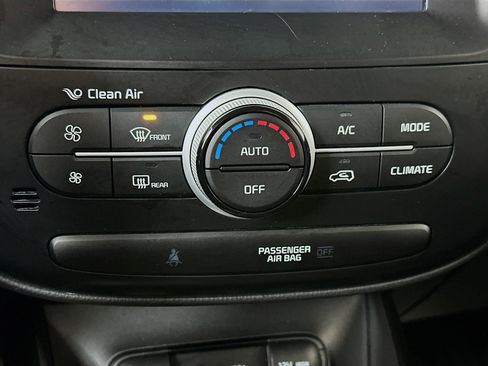 Used 2019 Kia Soul + image 15