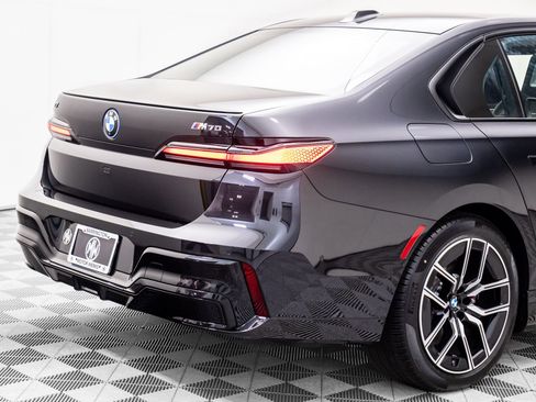 New 2025 BMW i7 M70 image 32