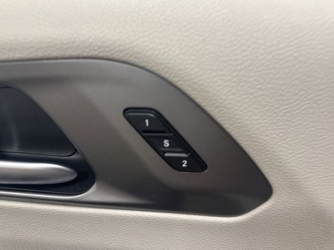 Used 2024 Chrysler Pacifica Touring-L image 27