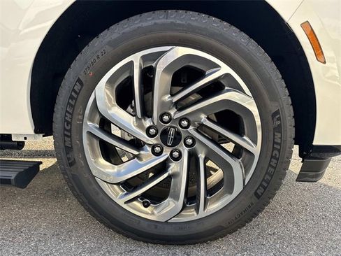 New 2025 Lincoln Navigator L Reserve image 8