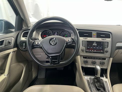 Used 2016 Volkswagen Golf SE image 19
