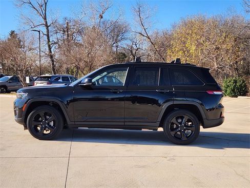 Used 2022 Jeep Grand Cherokee Altitude image 4