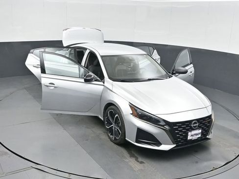 Used 2023 Nissan Altima 2.5 SR FWD image 50