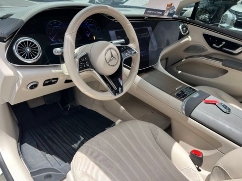 Used 2022 Mercedes-Benz EQS 580 4MATIC Sedan image 32