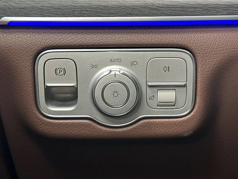 Used 2025 Mercedes-Benz GLE 450e 4MATIC image 36