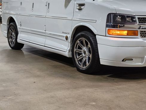 Used 2015 Chevrolet Express 2500 image 15