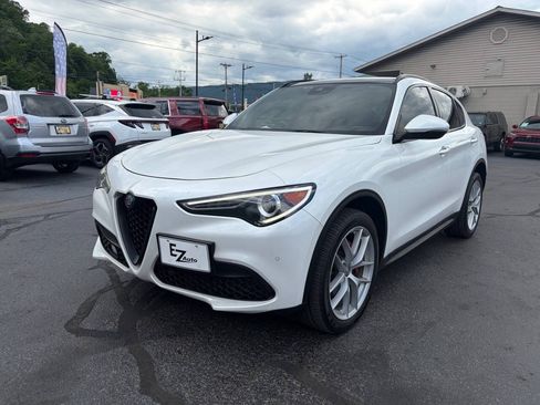 Used 2019 Alfa Romeo Stelvio Ti Sport w/ Quick Order Package 22S Sport AWD/4WD image 4