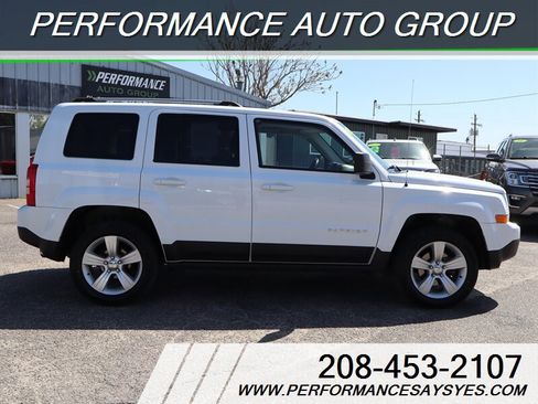 Used 2014 Jeep Patriot Limited w/ Sun/Sound Group AWD/4WD image 2