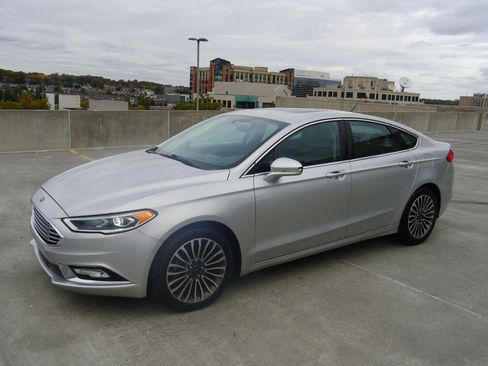 Used 2017 Ford Fusion SE image 24