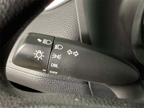 Used 2022 Toyota RAV4 LE image 18