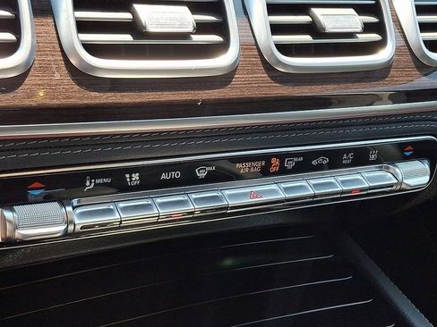 Used 2025 Mercedes-Benz GLE 450e 4MATIC image 16